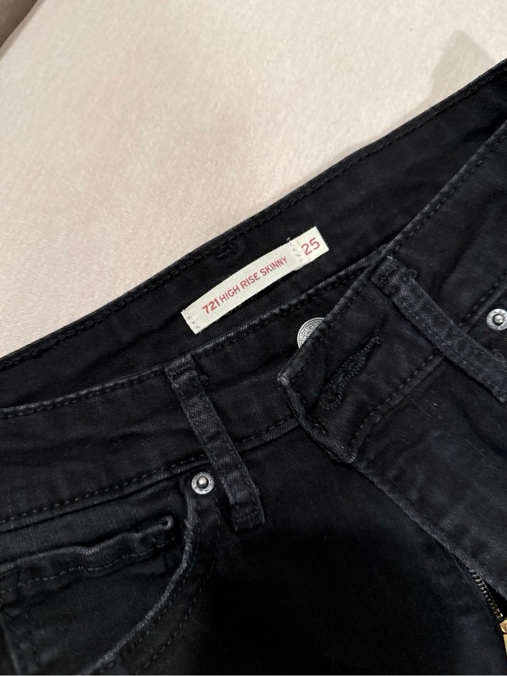 Levi's 721 High Rise Skinny Jeans in Black